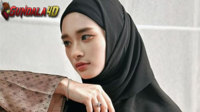 Beredar Foto Inara Rusli Diduga Tidak Pakai Hijab Viral di Media Sosial TikTok, Netizen pun Heboh