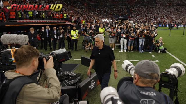 Momen Jose Mourinho Datangi Wasit di Parkiran Stadion Usai AS Roma Kalah pada Final Liga Europa: Anda Benar-benar Memalukan!