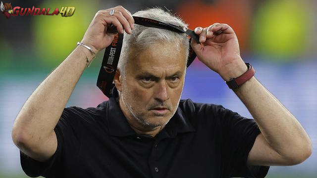 Xavi Kritik Sikap Jose Mourinho Terhadap Wasit di Final Liga Europa