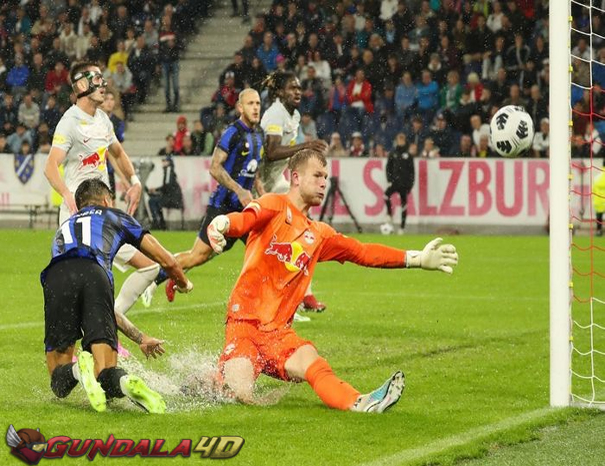 Hasil Uji Coba - Diwarnai 2 Kali Gagal Penalti dan Drama 7 Gol, Inter Milan Sukses Jinakkan RB Salzburg Laga baru berjalan lima menit, RB Salzburg sudah mendapatkan hadiah penalti dari wasit.