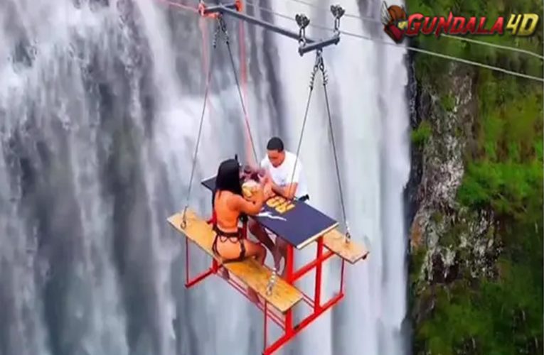 Sensasi Piknik Pakai Meja Gantung di Atas Air Terjun Ini Dibanderol Rp 6,8 Juta, Tertarik Coba?