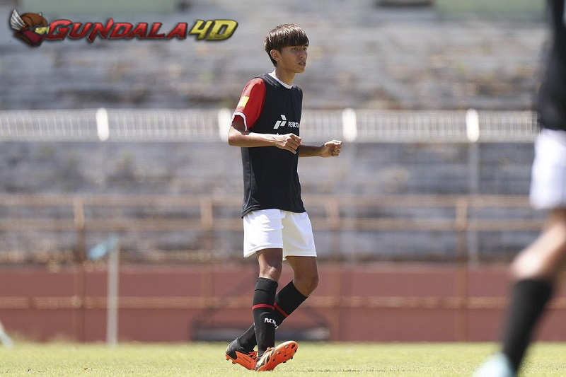 Bima Sakti Jatuh Hati dengan Performa Putra Darius Sinathrya di Timnas Indonesia U-17