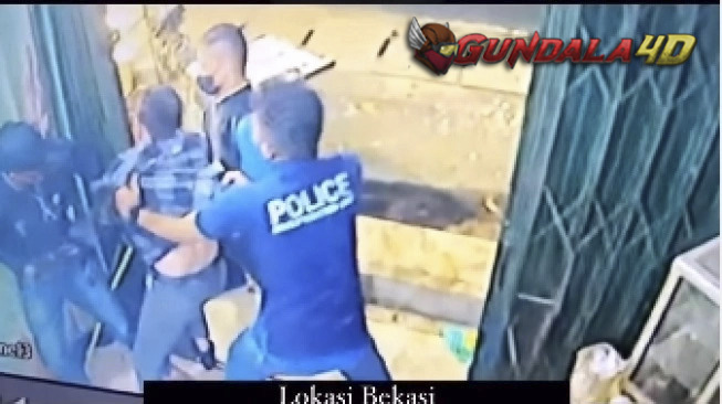 Viral Berbaju 'Polisi' hingga Tenteng Senpi, 3 Pria Diduga Praka RM Cs Aniaya Pria di Toko