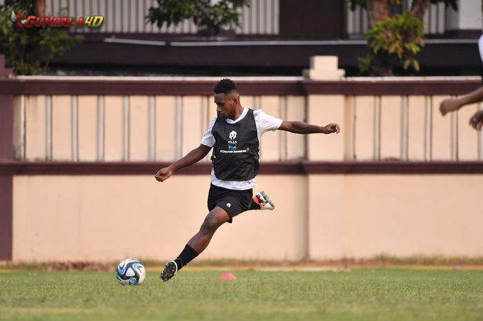 Kapten timnas U-17 Indonesia, Iqbal Gwijangge, beberkan kondisi timnya jelang berlaga di Piala Dunia U-17 2023.Iqbal bersama skuad Garuda