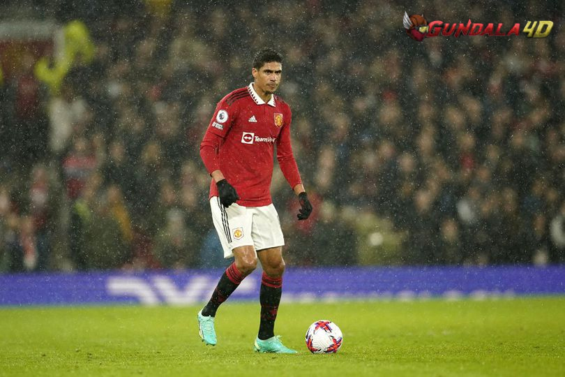 Raphael Varane Sudah Setara Harry Maguire