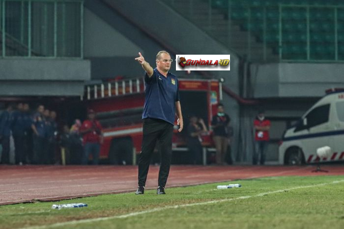 Kata Pelatih Filipina Michael Weiss untuk Lawan Timnas Indonesia: Ambil Risiko Lebih Besar