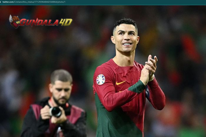 Adapun di klub, kapten timnas Portugal tersebut berhasil meraih lima gelar Liga Champions dan memenangi trofi di Liga Inggris, Liga Italia