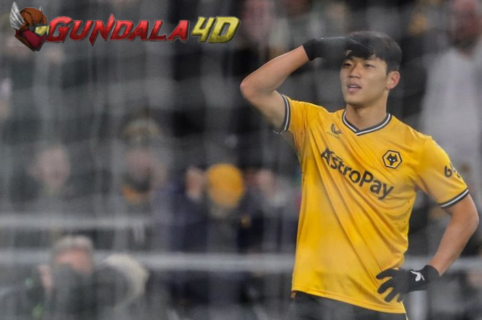 Hwang Hee-chan mencatat rekor dua digit gol untuk Wolverhampton Wanderers di kasta teratas Liga Inggris. Rekor ini bentuk sepak terjang