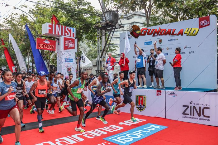 Event lari berjarak 10 kilometer bertajuk Semarang 10K atas kerja sama Pemerintah Kota Semarang, Harian Kompas, dan ISOPLUS telah rampung