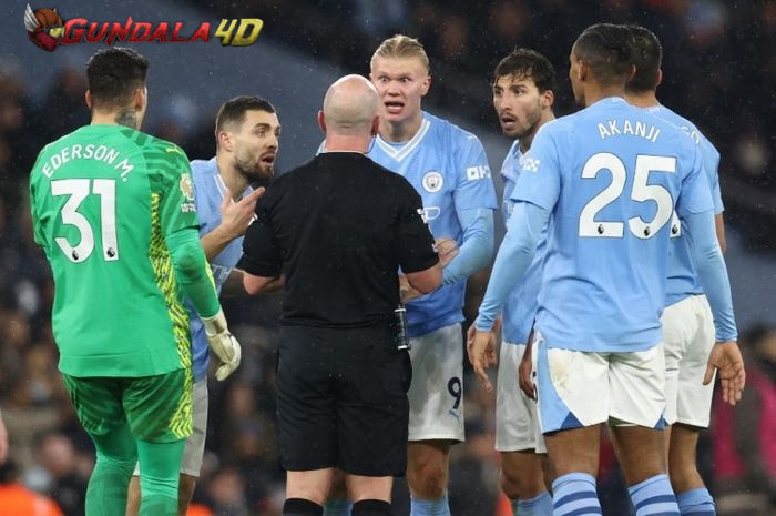 Simon Hooper Bikin Kontroversi di Laga Man City Vs Tottenham, Bernardo Silva: Wasit Juga Manusia