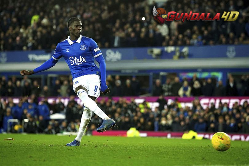 Mau Amadou Onana, Arsenal dan MU Harus Bayar Segini