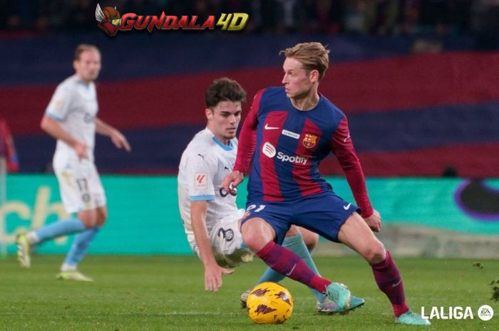 Gelandang Barcelona, Frenkie de Jong, bernasib nahas saat timnya mengeluarkan daftar 11 pemain tidak tersentuh.