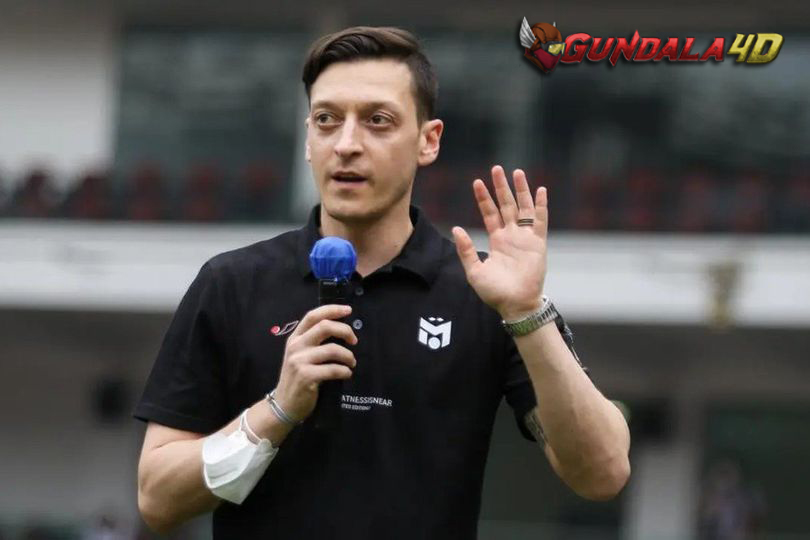 Soal Kartu Biru, Mesut Ozil Senggol Atletico Madrid: Bakal Main dengan 6 Pemain Dong