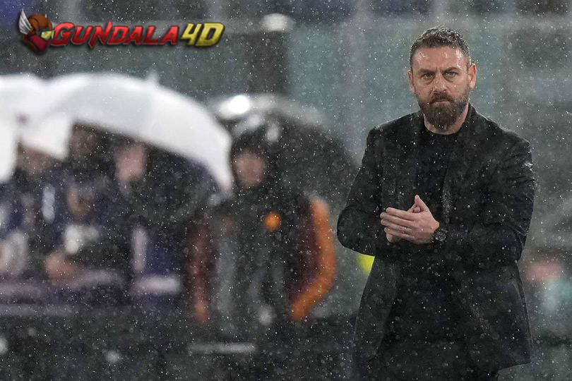 Daniele De Rossi Berbeda dengan Jose Mourinho