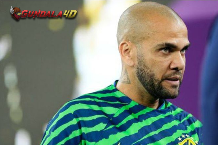 Eks bek Barcelona, Dani Alves, akhirnya secara sah masuk bui selama 4,5 tahun buntut dari kasus pemerkosaan.