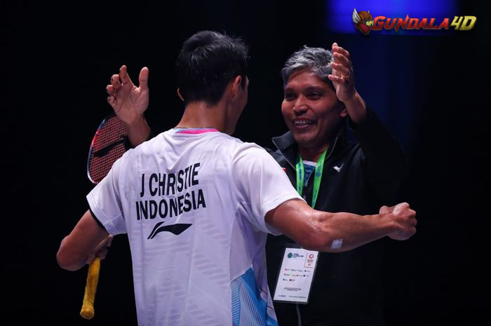 Pebulu tangkis tunggal putra Indonesia, Jonatan Christie, memastikan akan menjumpai rekan senegaranya, Anthony Sinisuka Ginting pada final 