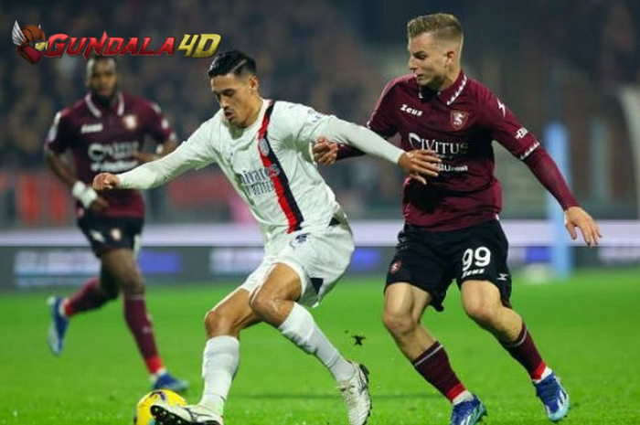 Link Live Streaming Fiorentina Vs AC Milan – Pujian Setinggi Langit Stefano Pioli untuk Gelandang Keturunan Indonesia