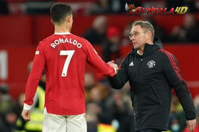 Mantan pelatih interim Manchester United, Ralf Rangnick, kembali mengungkap aib Cristiano Ronaldo yang ternyata hanya mau diperlakukan