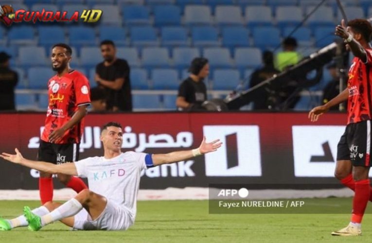 Cristiano Ronaldo Jungkir Balik tapi Gagal, Untung Al Nassr Tidak Jadi Kalah