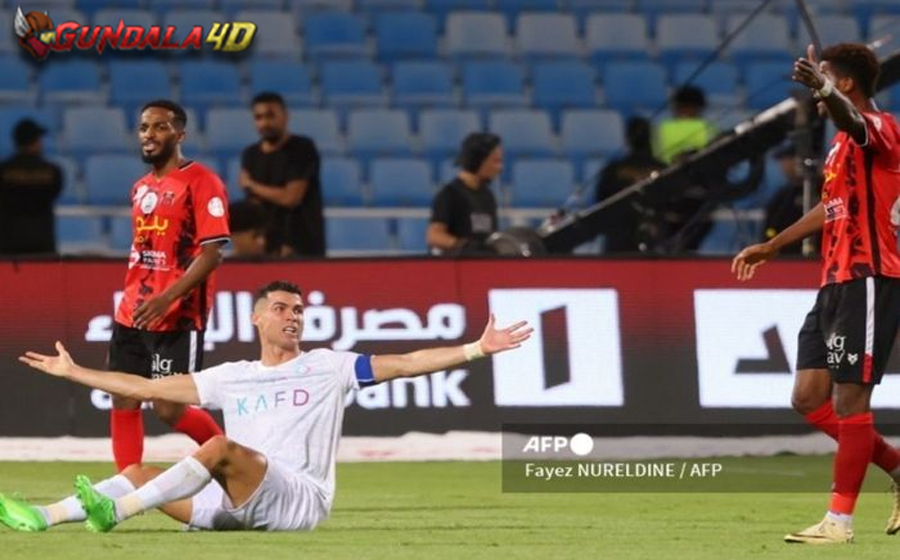 Cristiano Ronaldo Jungkir Balik tapi Gagal, Untung Al Nassr Tidak Jadi Kalah