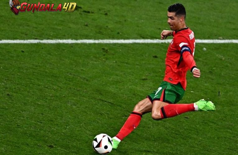 EURO 2024 – Terlalu Banyak Penyusup di Lapangan, Keselamatan Cristiano Ronaldo Dipertanyakan