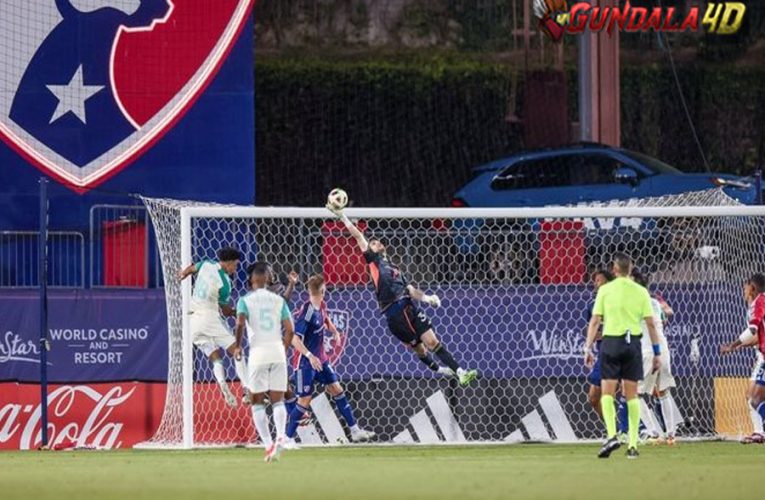 Pamer Penyelamatan Maarten Paes yang Pakai Sarung Tangan Corak Merah Putih, FC Dallas Takluk dari Sounders Lewat Gol Berdarah