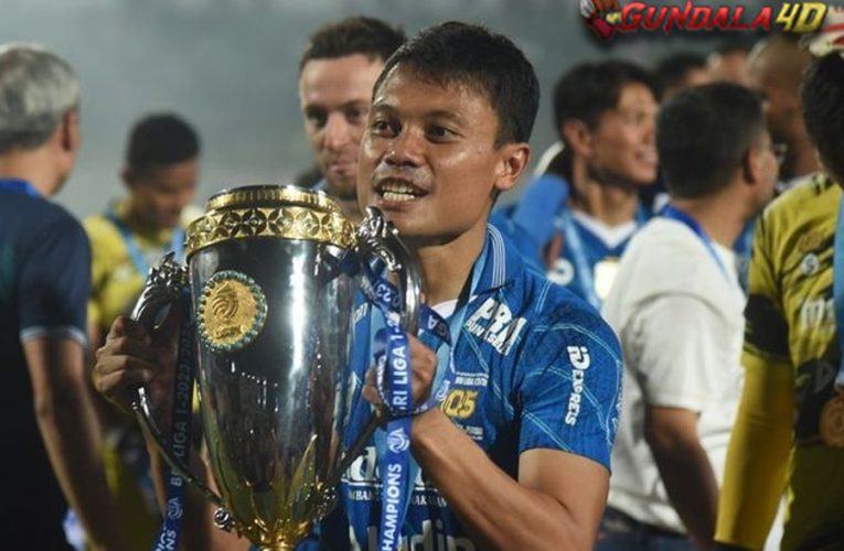 Habis Drama Terbitlah Juara, Pemain Persib Lega Setelah Angkat Piala