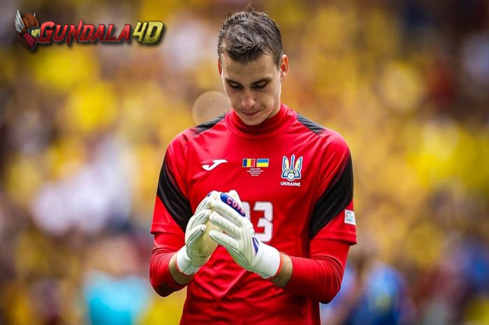 Andriy Lunin mengalami nasib malang karena dipuja-puja di Real Madrid, tetapi hancur-hancuran bersama Timnas Ukraina pada EURO 2024