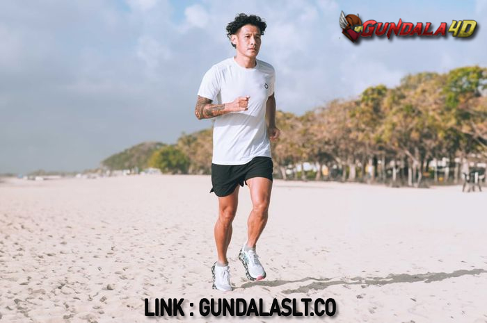 Ortuseightrunning kembali membuat penasaran dengan meluncurkan sepatu limited edition terbaru Hasil kolaborasi dengan Andy Wibowo