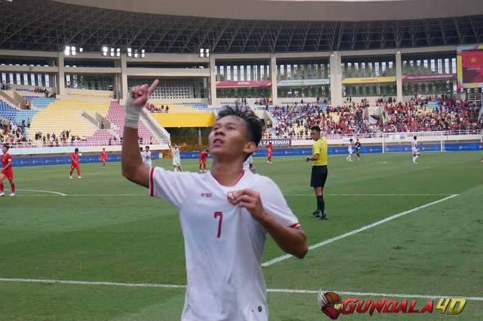 Pelatih Persija Jakarta, Carlos Pena, memberikan alasannya menurunkan Zahaby Gholy dalam laga melawan Madura United