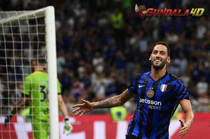 Diwarnai status Hakan Calhanoglu yang sah menjadi algojo penalti sejati, Inter Milan berhasil menghajar Lecce dengan skor 2-0.