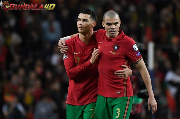 Cristiano Ronaldo Kirim Pesan Menyentuh untuk Pepe yang Pensiun di Usia 41 Tahun