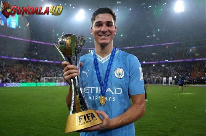 Kembali Gembosi Man City, Arsenal Buka Peluang Angkut Julian Alvarez