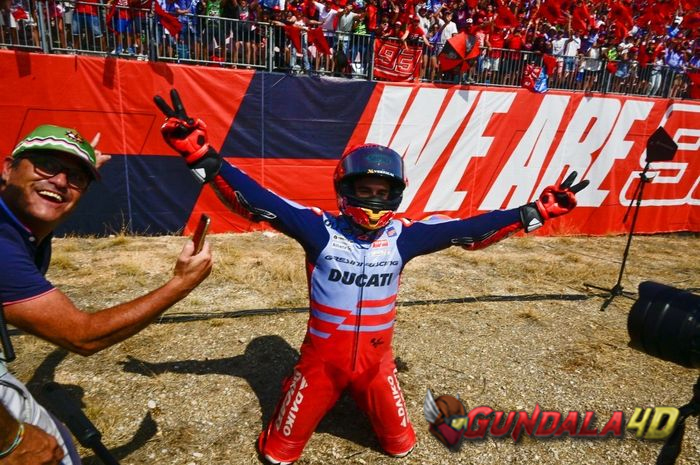 Pada 28 November 2023 di jalur pit Sirkuit Ricardo Tormo yang dingin dan berangin, kerumunan media MotoGP dengan tegas telah memutuskan