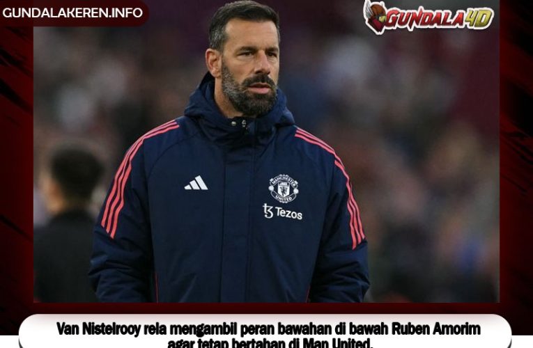 Van Nistelrooy rela mengambil peran bawahan di bawah Ruben Amorim agar tetap bertahan di Man United.