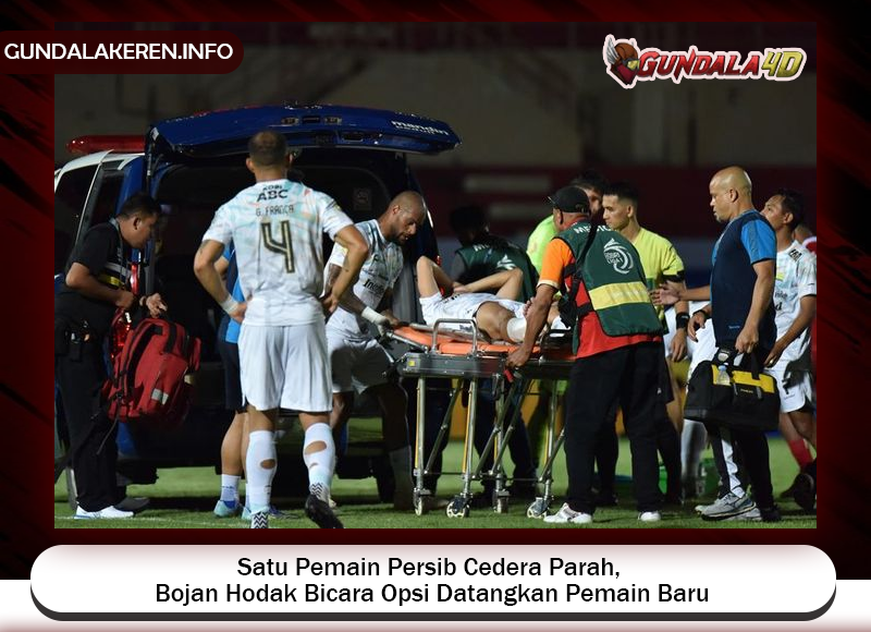 Gelandang Persib Bandung, Dedi Kusnandar dipastikan absen panjang pada lanjutan Liga 1 musim ini Cedera tersebut terjadi pada laga pekan